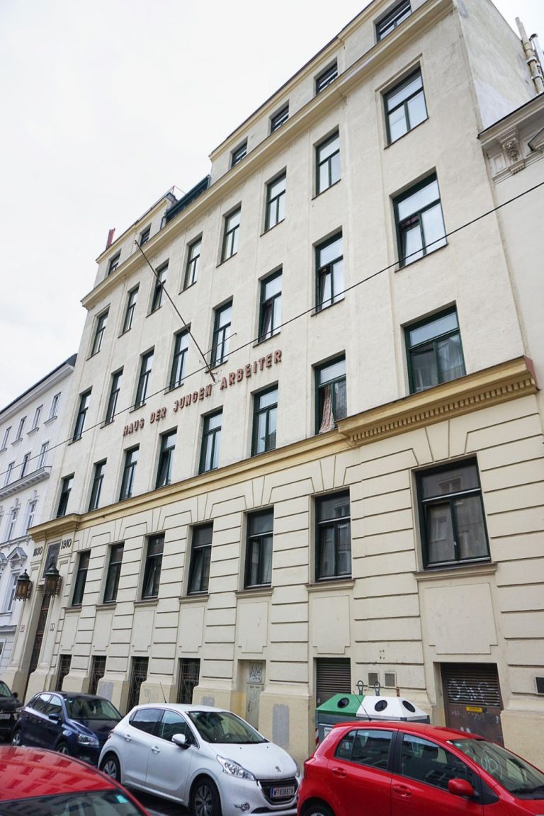 Gründerzeithaus Sandwirtgasse 5, ehemaliges k.k. Ambulatorium, "Haus der jungen Arbeiter", Wien-Mariahilf