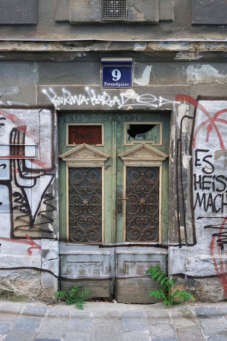 Eingang des Hauses Freundgasse 9, 1040 Wien
