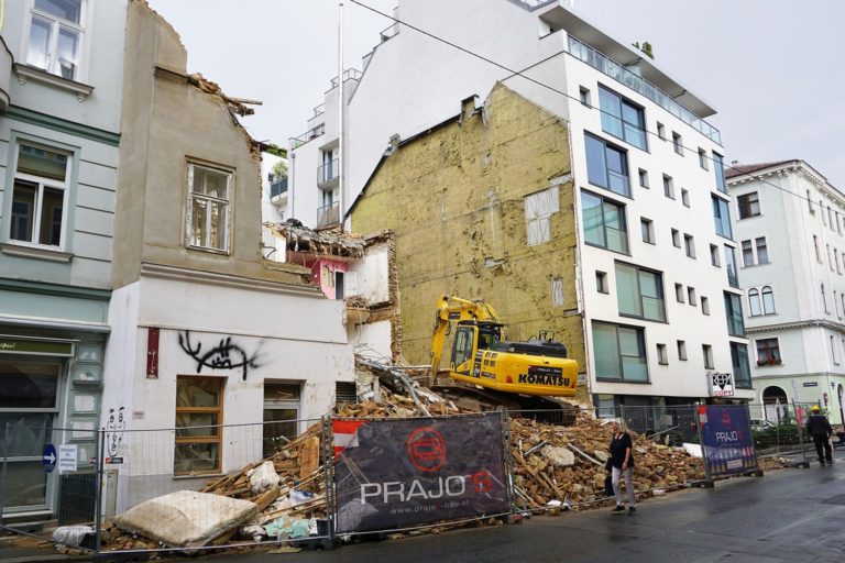 Vorgründerzeithaus Zieglergasse 52 wird abgerissen, Wien-Neubau, 2018