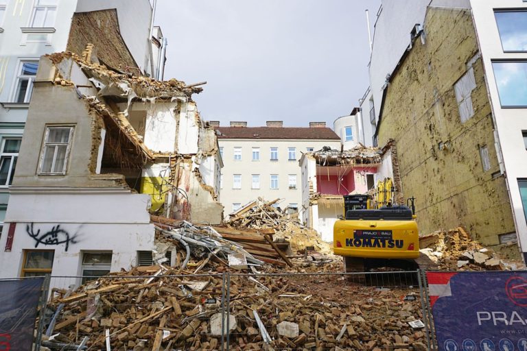 Vorgründerzeithaus Zieglergasse 52 wird abgerissen, Wien-Neubau