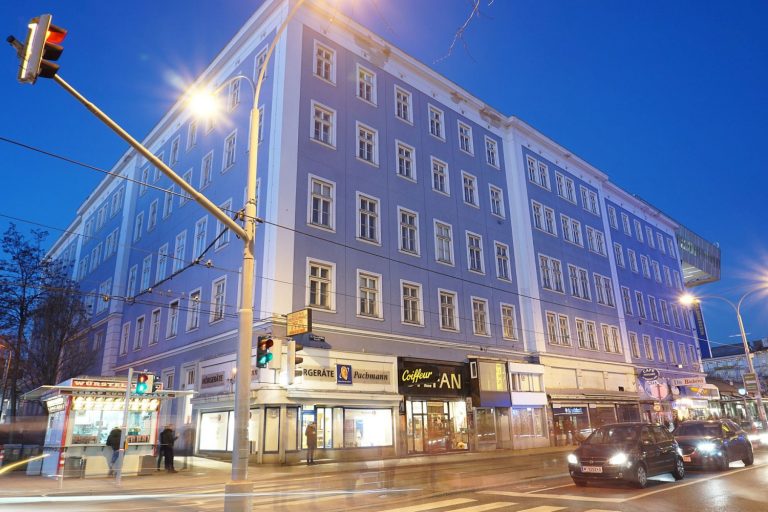 Äußere Mariahilfer Straße: Im Blauen Haus waren viele Geschäfte. (Foto: 2019)