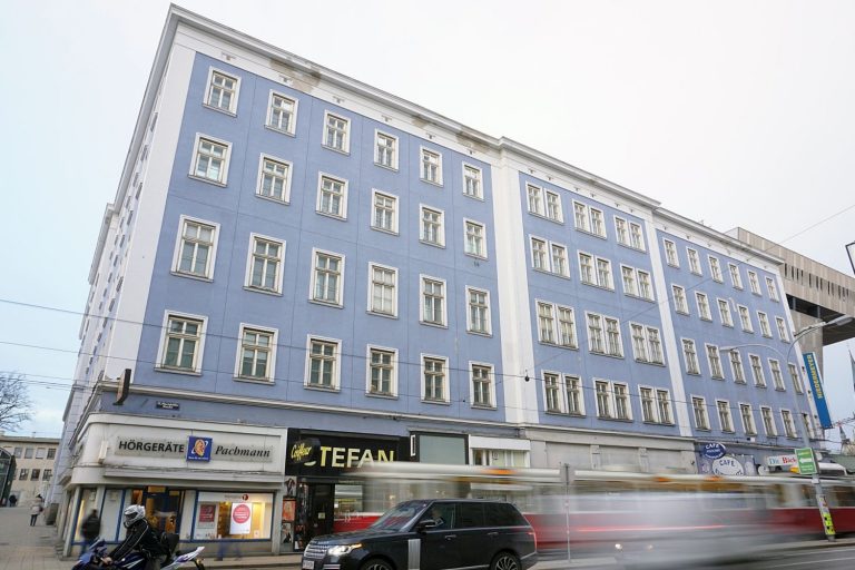 Blaues Haus und äußere Mariahilfer Straße, 1150 Wien