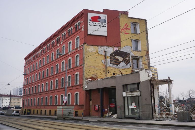 Ildefonso-Werbung auf der Fabrik Victor Schmidt & Söhne in der Geiselbergstraße in Wien-Simmering