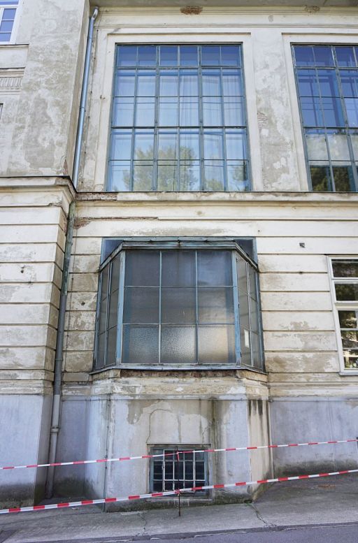 Fenster der ehemaligen Kinderklinik des Wiener AKH, Lazarettgassenweg