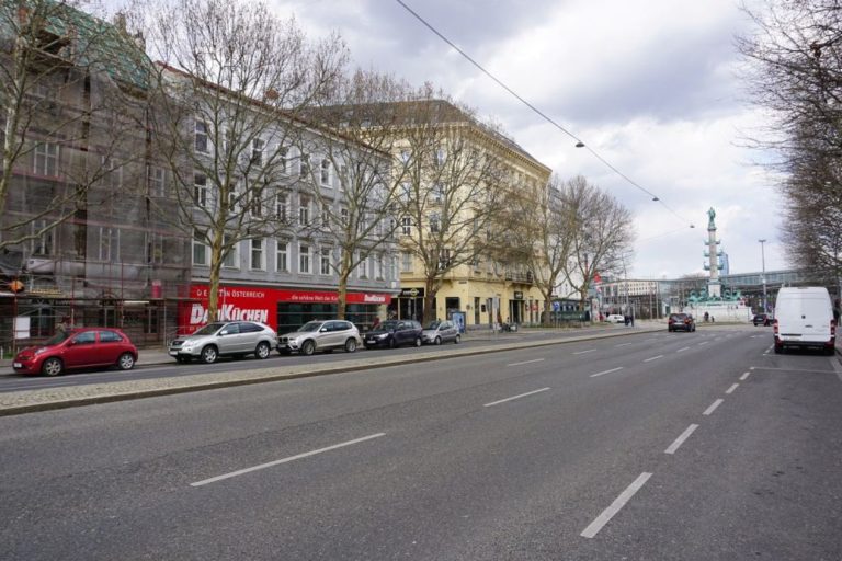 Praterstraße beim Praterstern und Tegetthoff-Denkmal, Wien-Leopoldstadt (2. Bezirk)