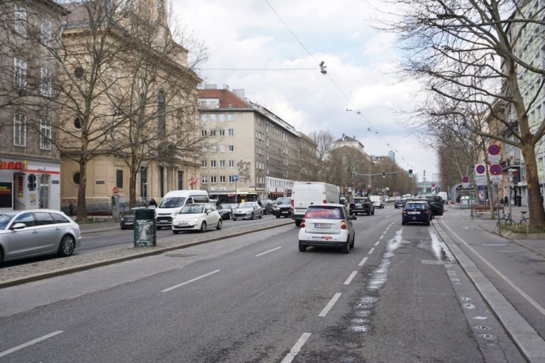 Praterstraße auf der Höhe des Nestroyplatzes, Johann-Nepomuk-Kirche, 1020 Wien