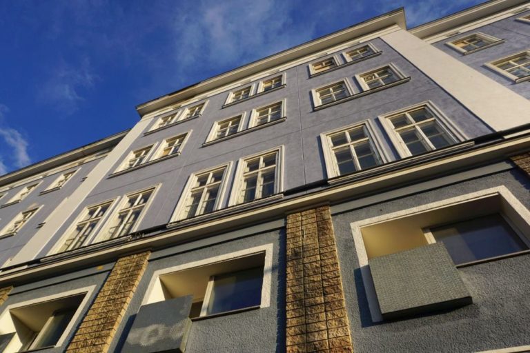 Blaues Haus (Mariahilfer Straße 132) in Wien, Rudolfsheim-Fünfhaus (15. Bezirk), vor Abriss wegen IKEA-Neubau