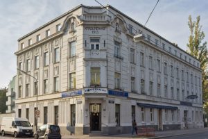 Gründerzeithaus mit Jugendstildekor in Wien-Floridsdorf, ehemaliges "Hotel Karolinenhof", Jedleseer Straße 75, 2018 abgerissen