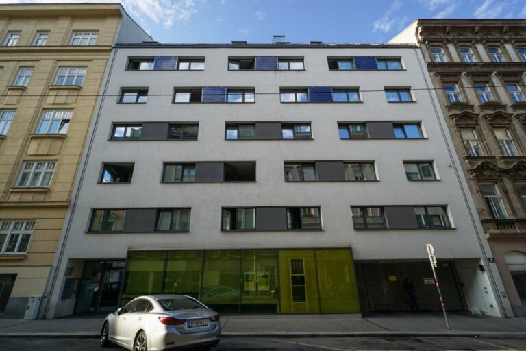 Neubau Kandlgasse 30 zwischen Gründerzeithäusern in Wien-Neubau (7. Bezirk)