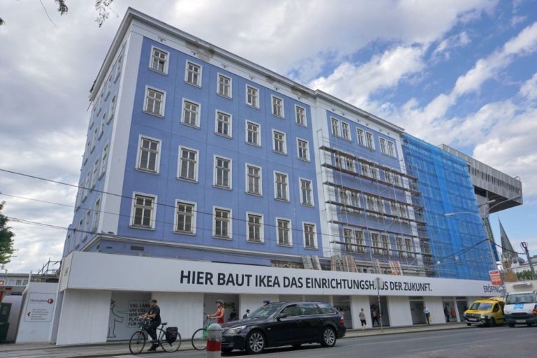 blaues Haus wird abgerissen, IKEA, Westbahnhof