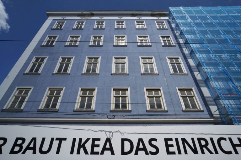 blaues Haus wird abgerissen, IKEA, Westbahnhof