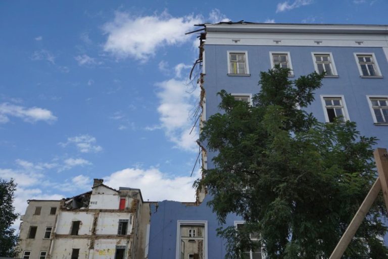 Blaues Haus (Mariahilfer Straße 132) in Wien, Rudolfsheim-Fünfhaus (15. Bezirk), bei Abriss wegen IKEA-Neubau