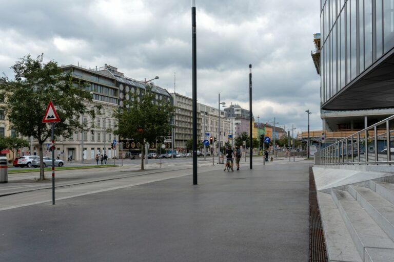 Asphaltfläche am Wiedner Gürtel in Wieden-Favoriten (10. Bezirk)