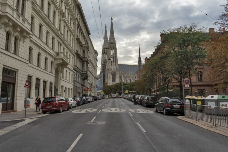 Hörlgasse in Richtung Votivkirche, 1090 Wien