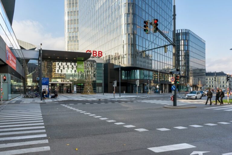 Gertrude-Fröhlich-Sandner-Straße, Eingang zum Wiener Hauptbahnhof, Bürohaus "The Icon Vienna"