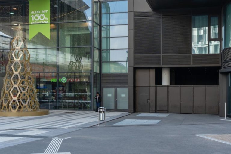 öffentlicher Raum um den Wiener Hauptbahnhof, Glas, Eingänge