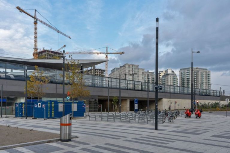 öffentlicher Raum beim Wiener Hauptbahnhof, Baustelle, Hochhäuser, Radabstellplätze, Wien-Favoriten