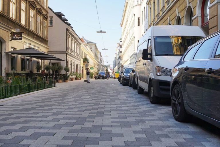 Begegnungszone Lange Gasse in Wien-Josefstadt