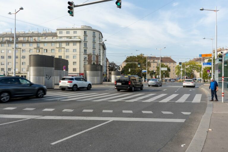 Autoverkehr am Südtiroler Platz