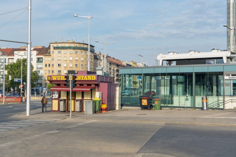 Würstelstand am Südtiroler Platz