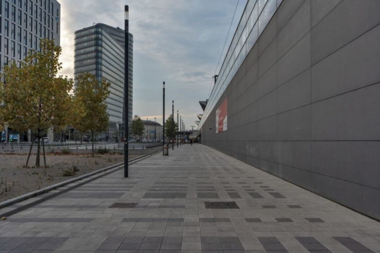 öffentlicher Raum beim Wiener Hauptbahnhof, Bahndamm