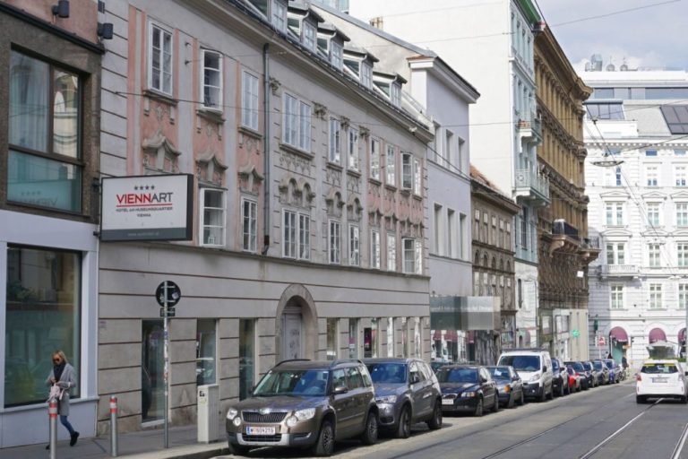 Häuserzeile in der Breite Gasse in Wien, Spittelberg, historische Gebäude