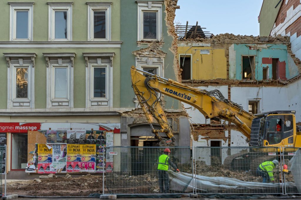 altes Haus Hofmühlgasse 6 wird wegen U-Bahn-Baus abgerissen, 2019, Wien-Mariahilf