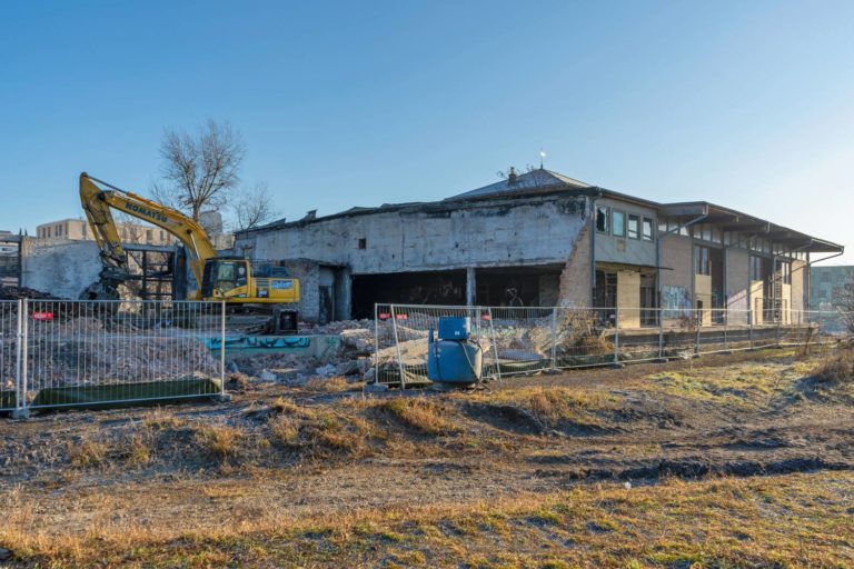 Nordbahnhalle, Abriss, Bagger, Sträucher, Wien-Leopoldstadt (2. Bezirk)