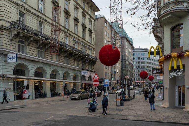 Rotenturmstraße beim Schwedenplatz im Winter 2019, nach dem Umbau zur Begegnungszone