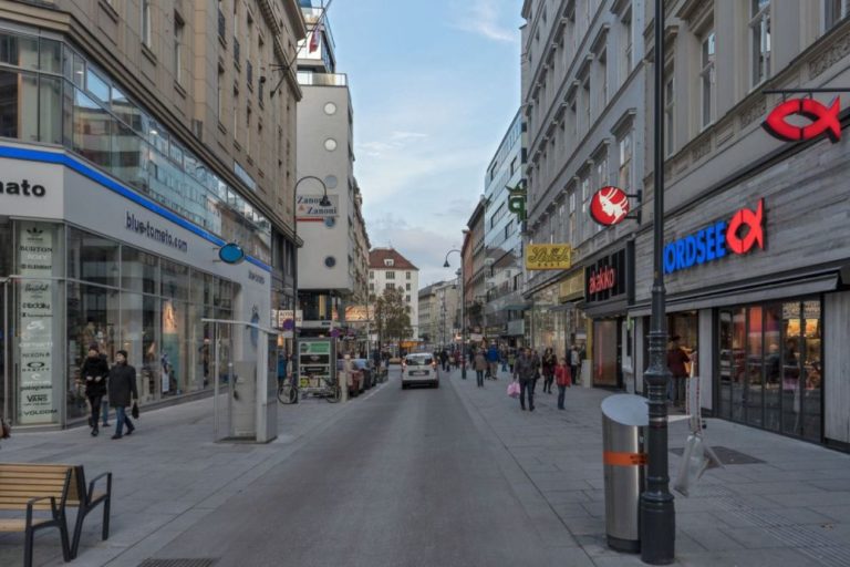 Rotenturmstraße nach dem Umbau zur Begegnungszone, 1010 Wien