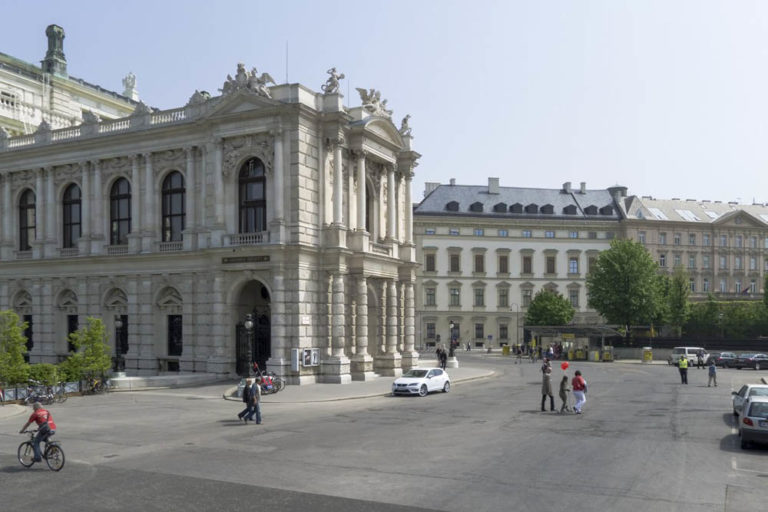 Burgtheater, Wien, Fußgänger, Auto, Palais Liechtenstein