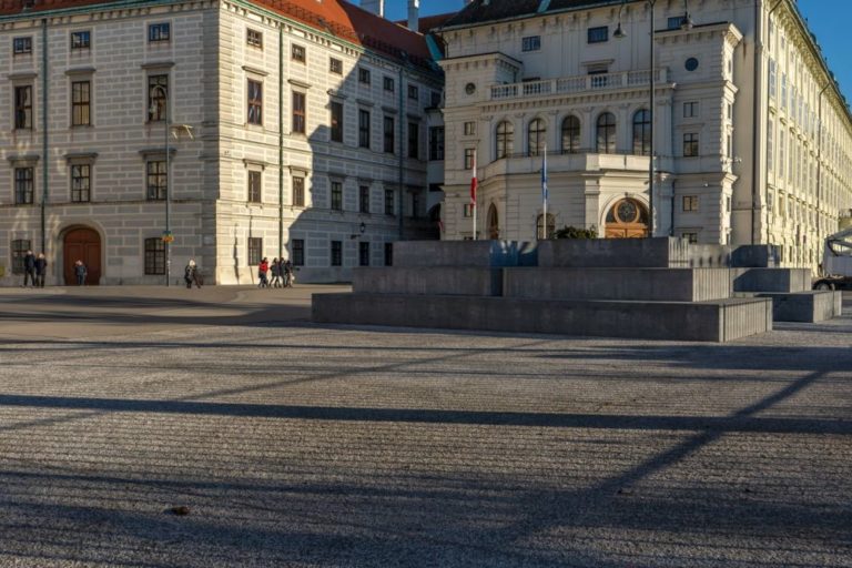 Deserteursdenkmal in Wien, Ballhausplatz