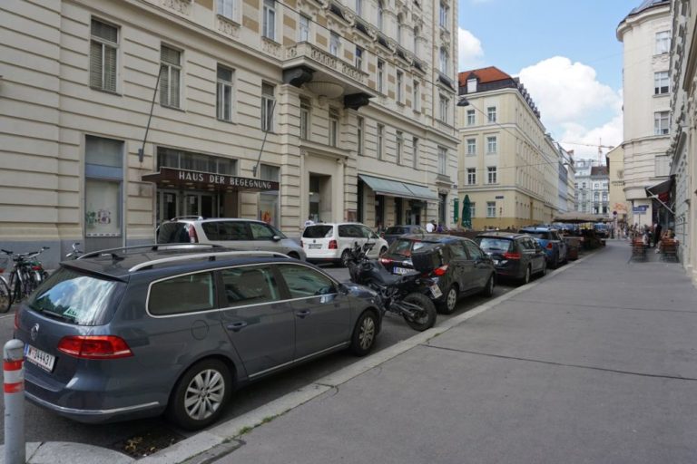 Königsegggasse vor dem Umbau zur Fußgängerzone, Wien-Mariahilf