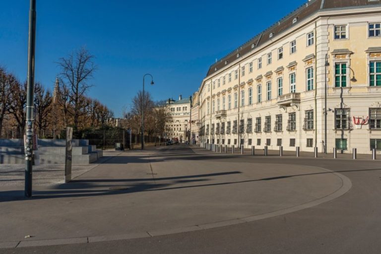 Ballhausplatz Richtung Löwelstraße und Burgtheater, Wien