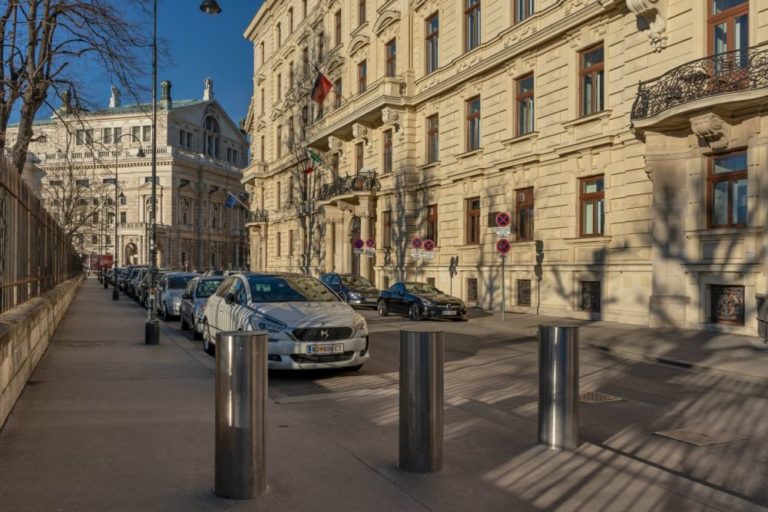 Poller in der Löwelstraße, Wien, Innere Stadt