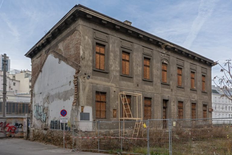 Verwaltungsgebäude des ehemaligen Bahnhofs Hauptzollamt in Wien Mitte