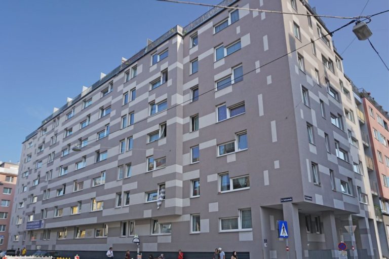 Wohnhaus in der Gudrunstraße in Wien-Favoriten, ersetzt historische Fabrik