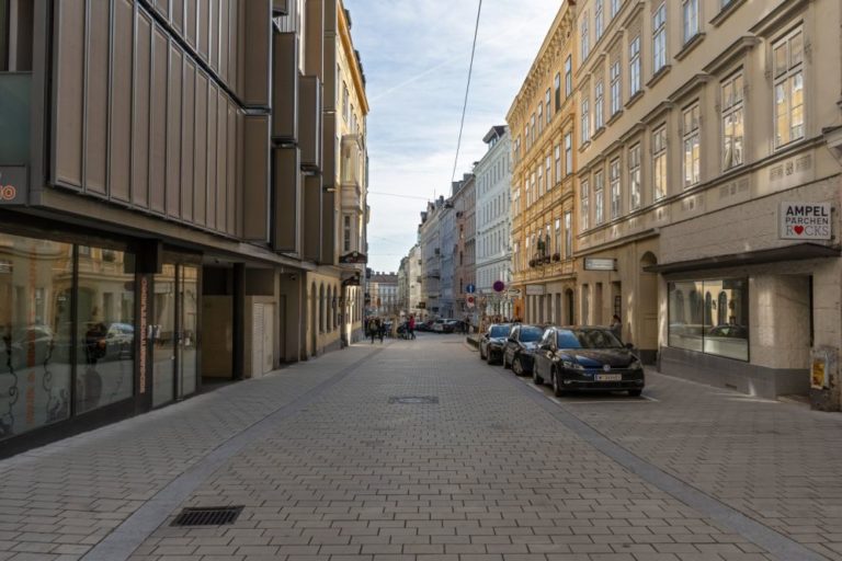 Otto-Bauer-Gasse nach dem Umbau zur Begegnungszone