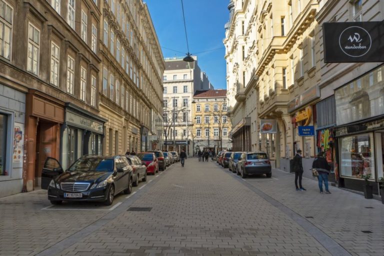 Otto-Bauer-Gasse nach dem Umbau zur Begegnungszone