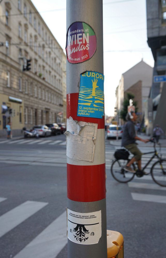 Stange mit Aufklebern, "Wien andas Wien-Wahl 2015", Schlachthausgasse/Baumgasse