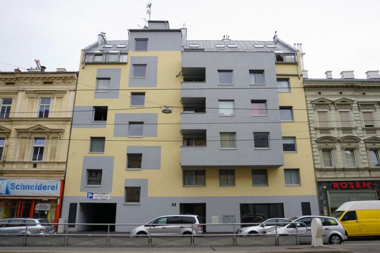 Neubau zwischen zwei Gründerzeithäusern in der Brünner Straße, Floridsdorf, WIen