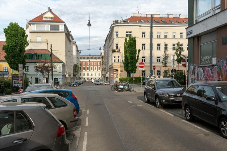 Breitenfelder Gasse und Albertplatz in Wien 8