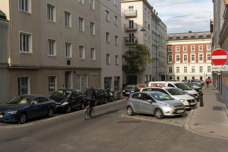 Breitenfelder Gasse beim Albertplatz, 1080 Wien