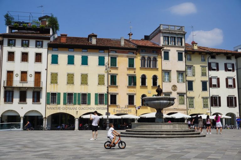 zentraler Platz in Udine, Brunnen