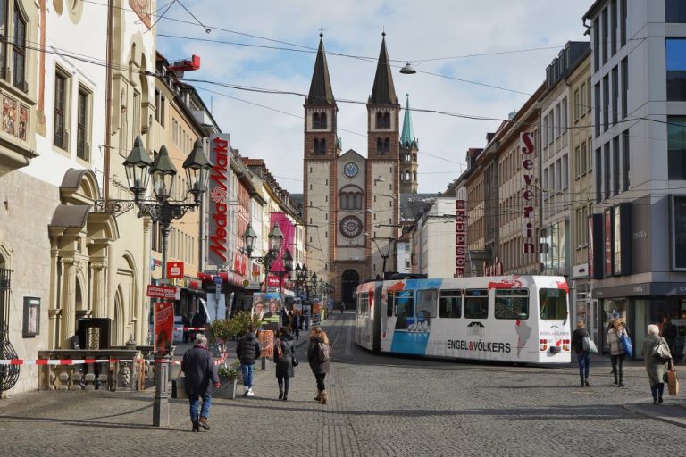 Verkehrsberuhigung, Zentrum von Würzburg, Deutschland