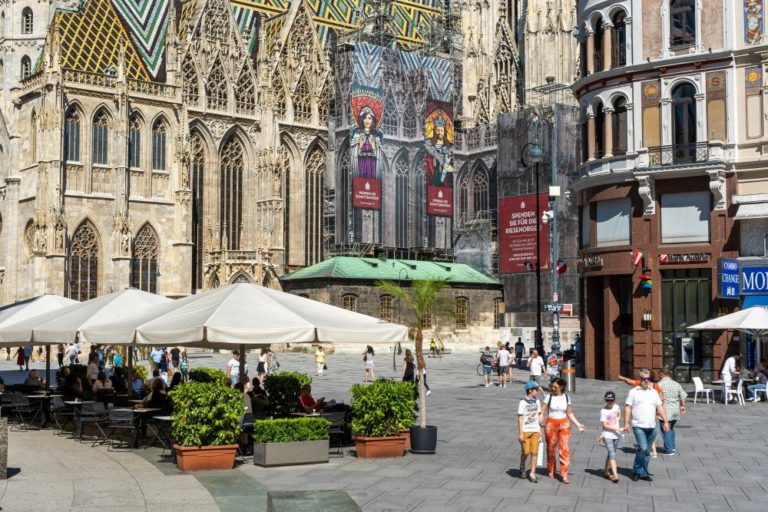 Stephansplatz, Schanigärten, Fußgänger, Fußgängerzone, verkehrsberuhigt, Wien