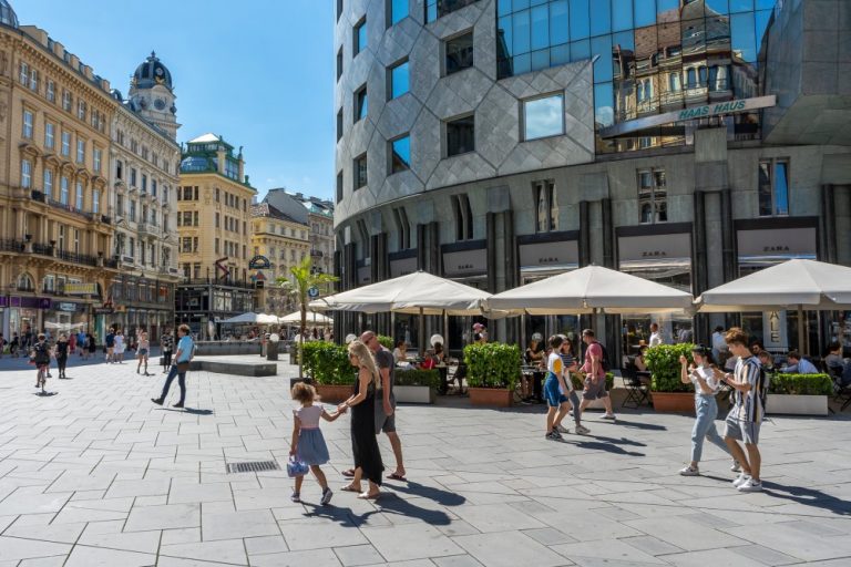 Fußgängerzone zwischen Graben und Stephansplatz, Haas-Haus, Wien