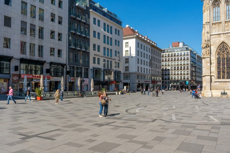 Fußgängerzone vor dem Wiener Stephansdom