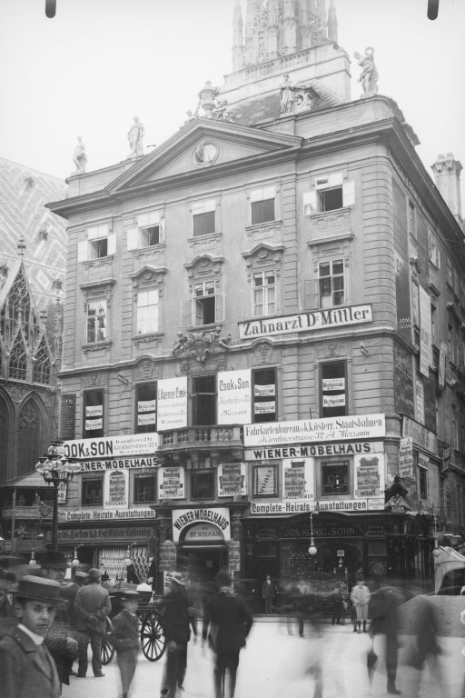 historische Fotoaufnahme des Lazanskyhauses am Stephansplatz