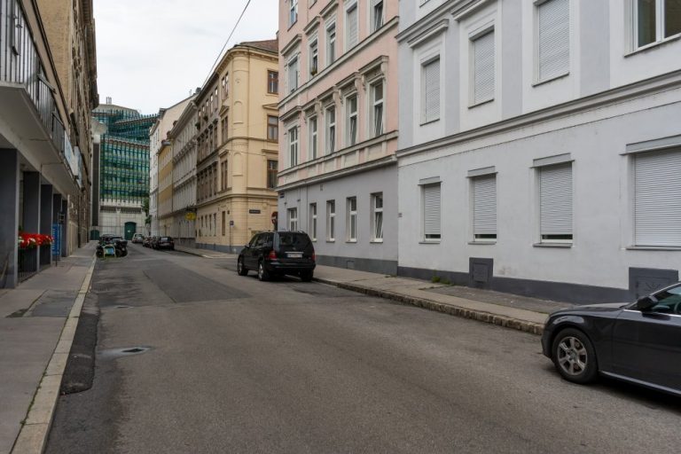 Hetzgasse Richtung Hintere Zollamtsstraße in 1030 Wien, Altbauten